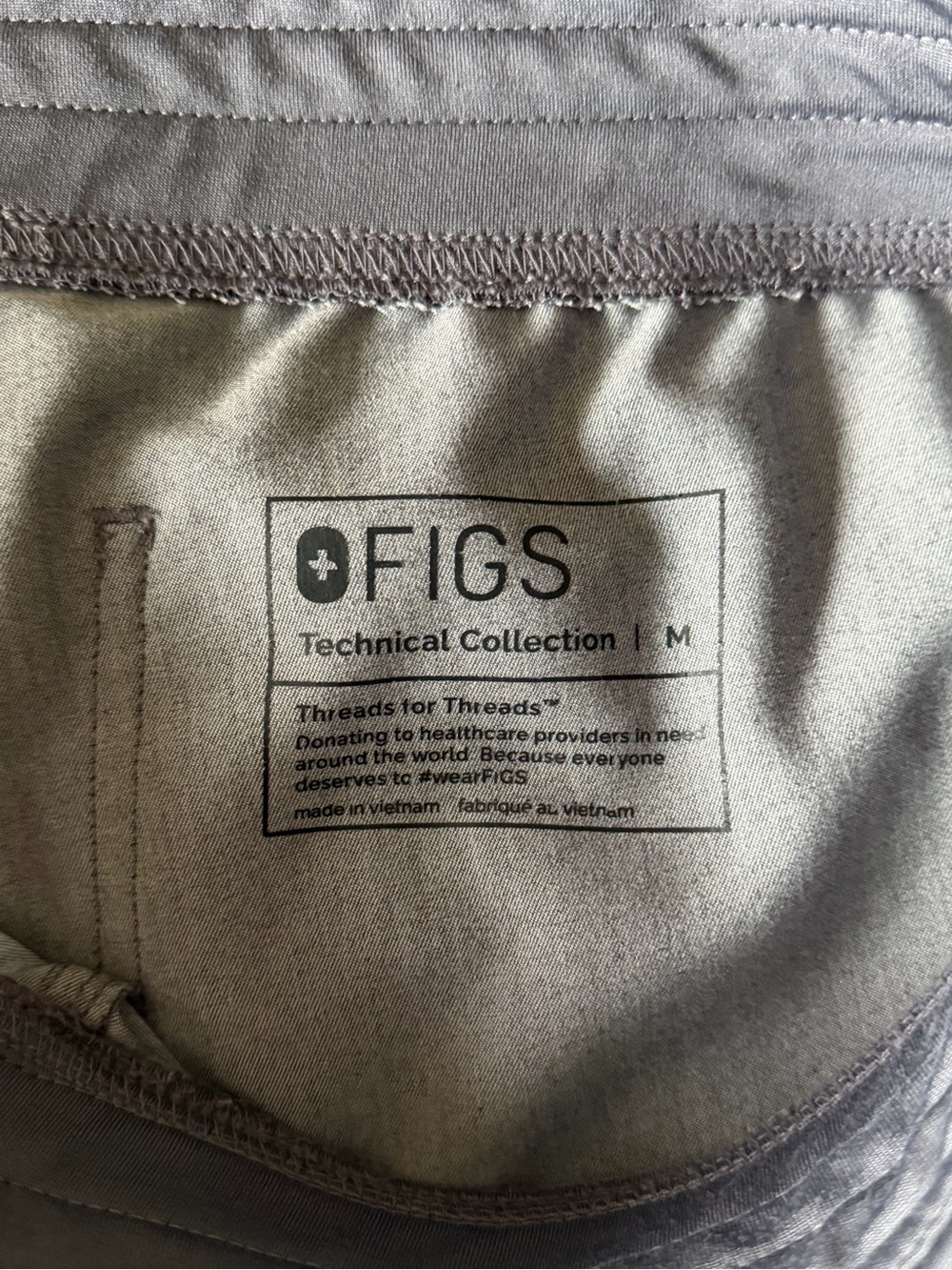Figs Women’s Technical Collection Scrub Pants (M) and Top (S) - Picture 5 of 8